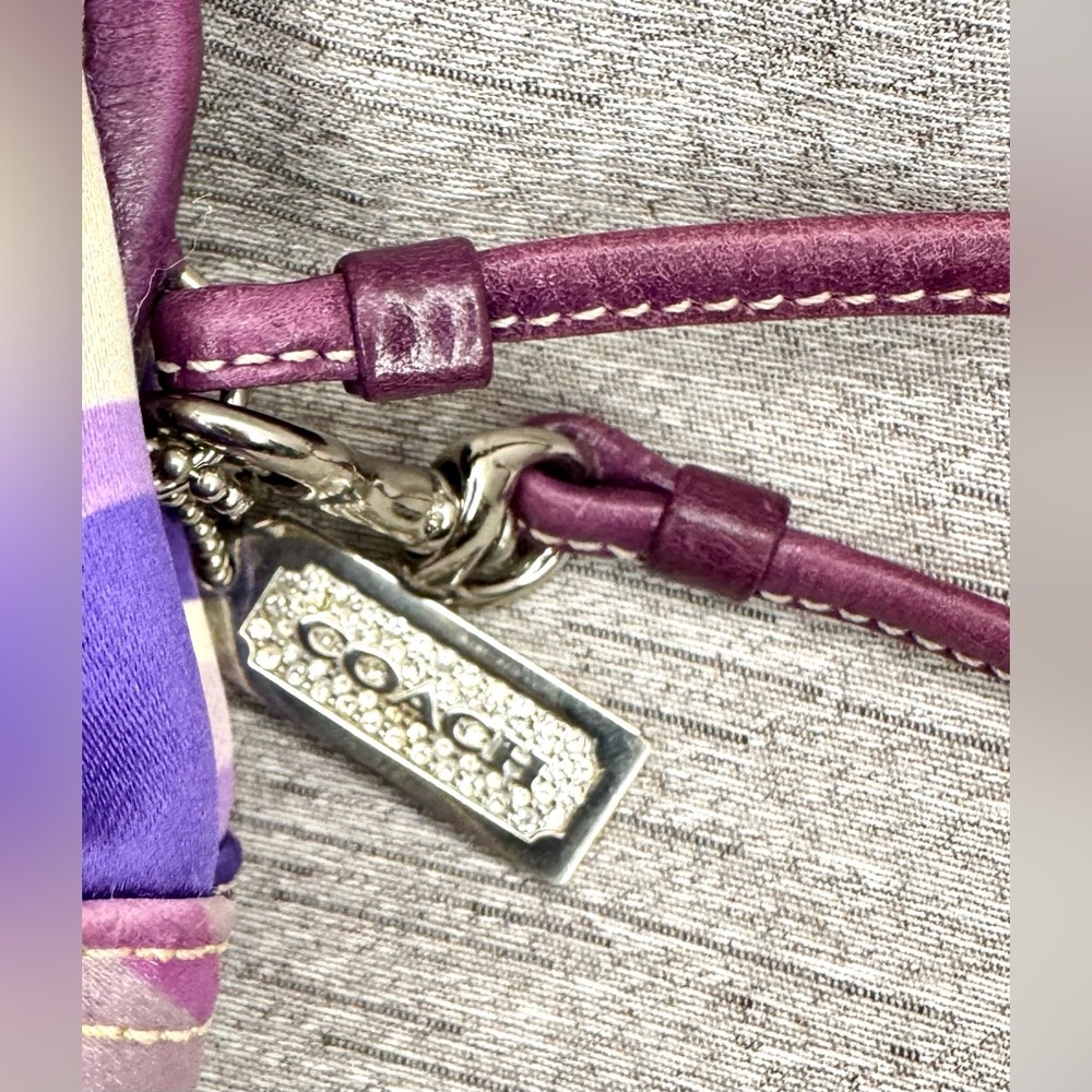 Coach & Swarovski Crystal Hangtag - Purple & White Scarf Print Kisslock Wristlet - Picture 10 of 14